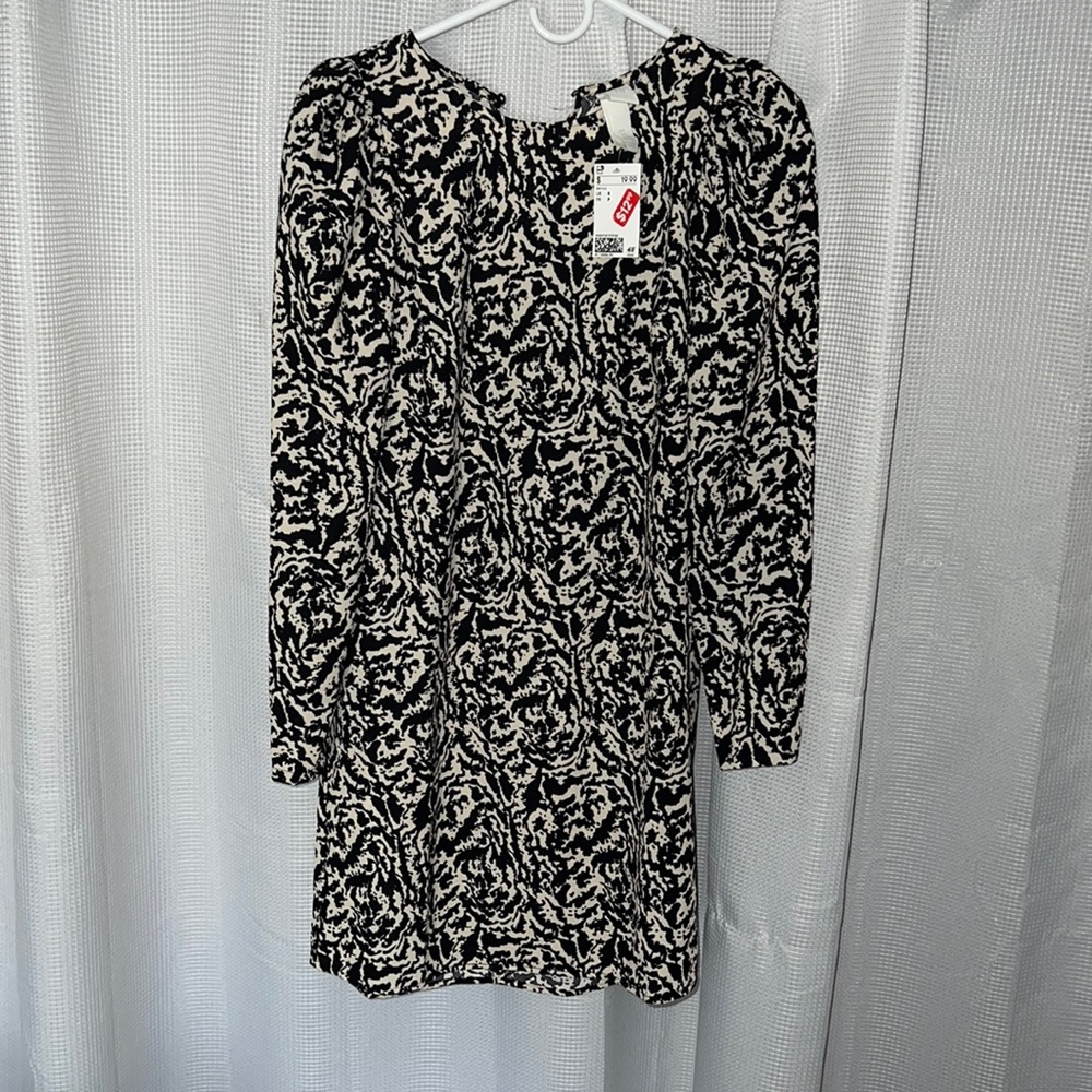 Black & White dress with cap sleeves